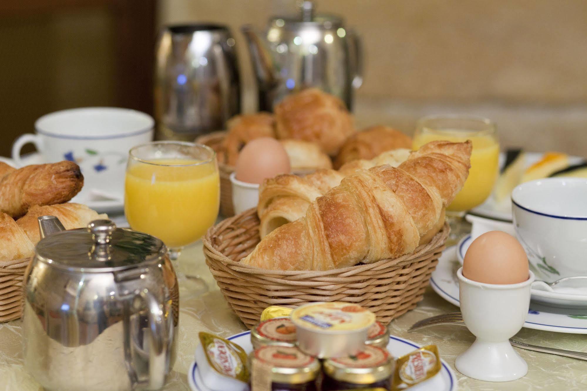 Hotel Beaubourg Париж Экстерьер фото