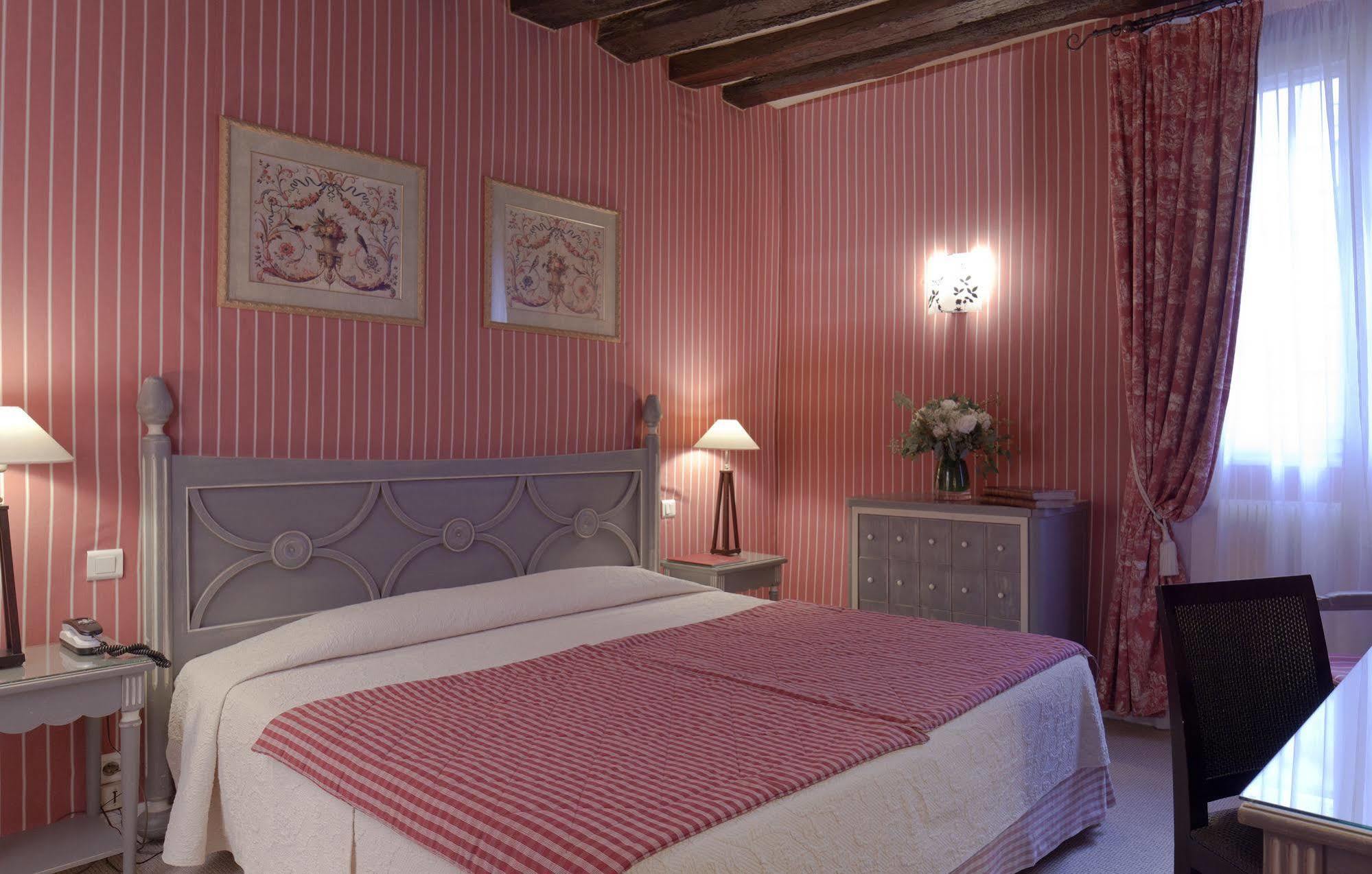 Hotel Beaubourg Париж Экстерьер фото